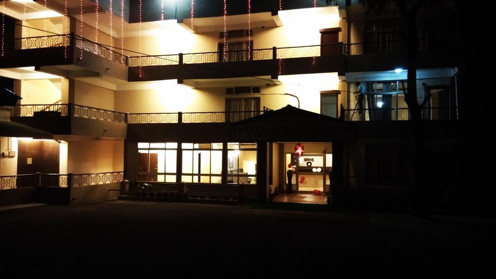 Polo Tura Hotel Eksteriør bilde